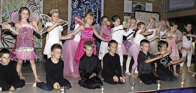 Die Kinder der Taubergieenschule gestalteten das Programm des Sommerfestes.   | Foto: Corina Lorber