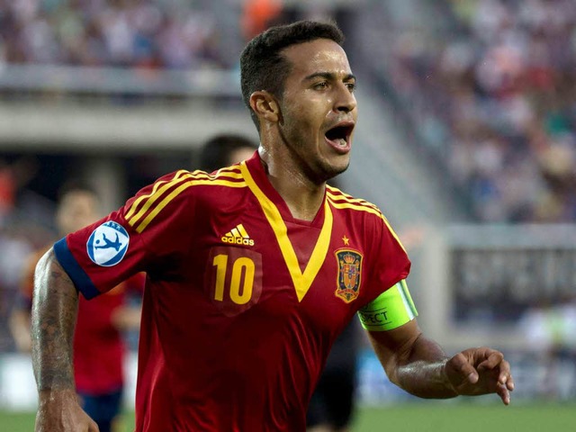 Spaniens Kapitn Thiago Alcantara hat ...eam zum 4:2-Sieg ber Italien gefhrt.  | Foto: AFP