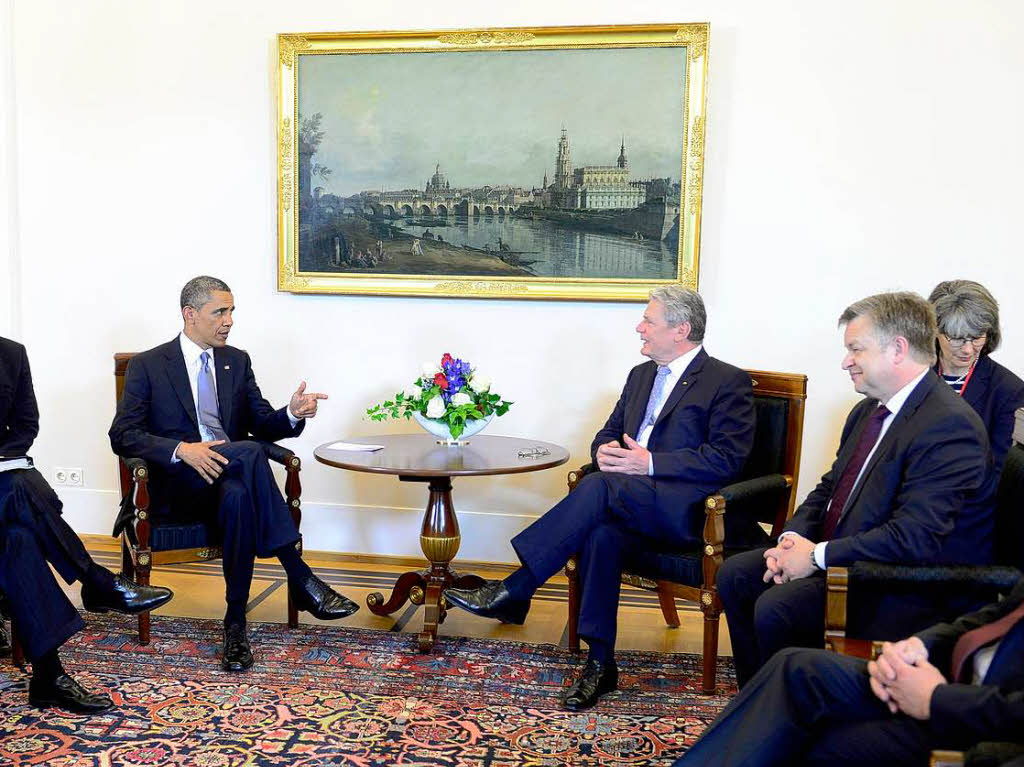 Barack Obama im Gesprch mit Deutschlands Prsident Joachim Gauck im Schloss Bellevue in Berlin