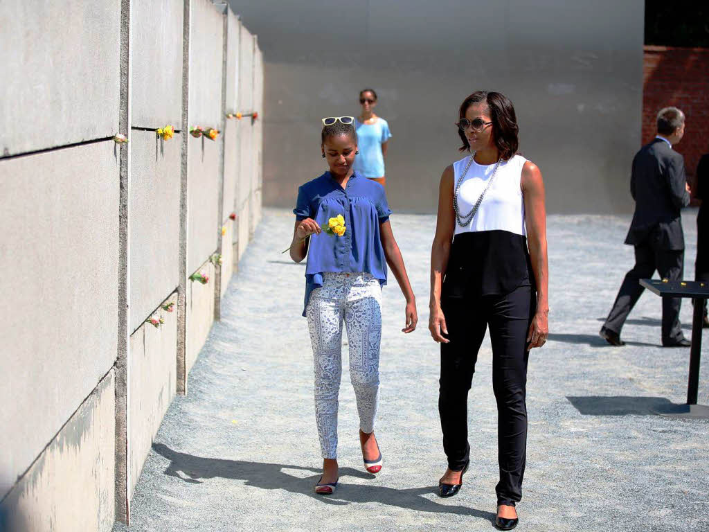 Michelle Obama besucht mit ihren Tchtern die Gedenksttte der Berliner Mauer in der Bernauer Strae.