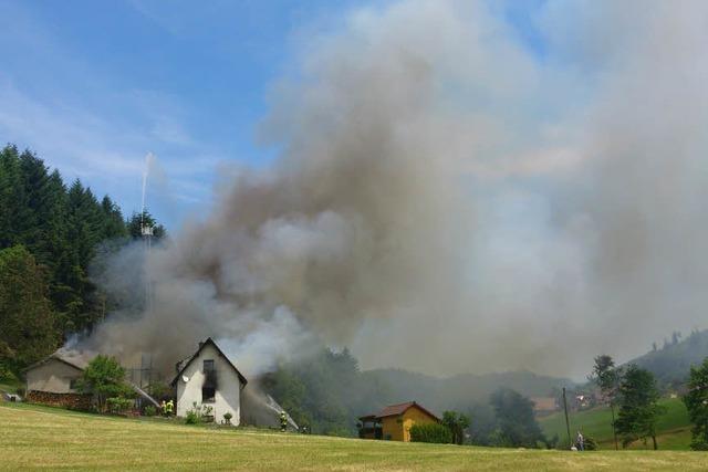 Gengenbach: Bauernhof in Flammen – Schwiegertochter rettet Seniorin