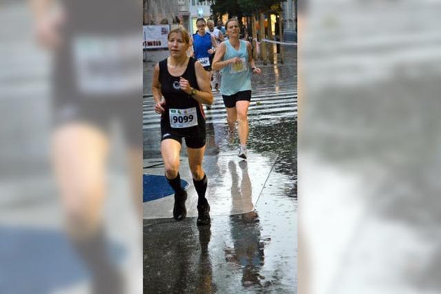 Beim Stadtlauf vorbereitet sein fr jedes Wetter