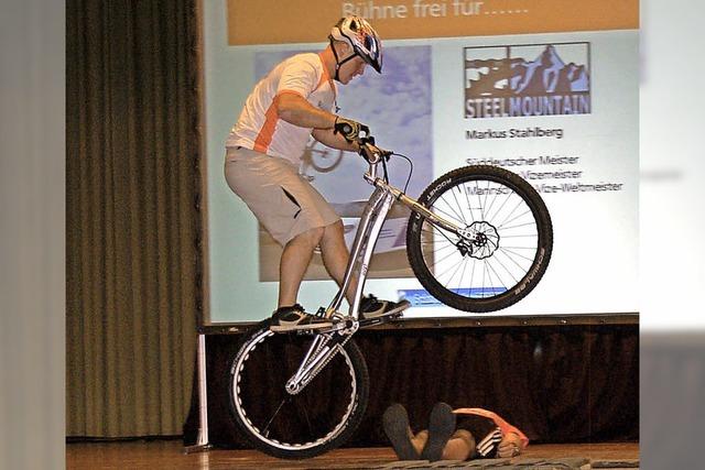 Auch Eltern sollen Radhelme tragen