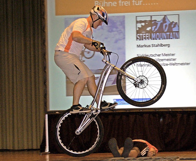 Vizeweltmeister Markus Stahlberg begei...gen von Fahrradhelmen propagiert wird.  | Foto: Claudia Renk