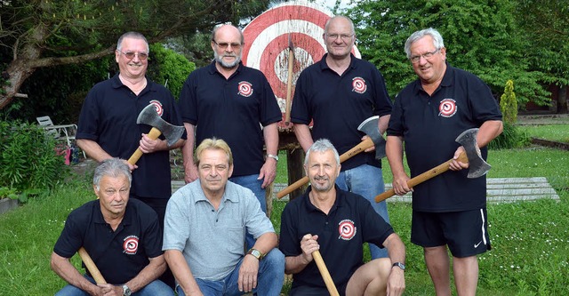 Den Kegelclub Gassenhauer an die Doppe...acht hat Gebhard Ltte (hinten links).  | Foto: sigrid umiger