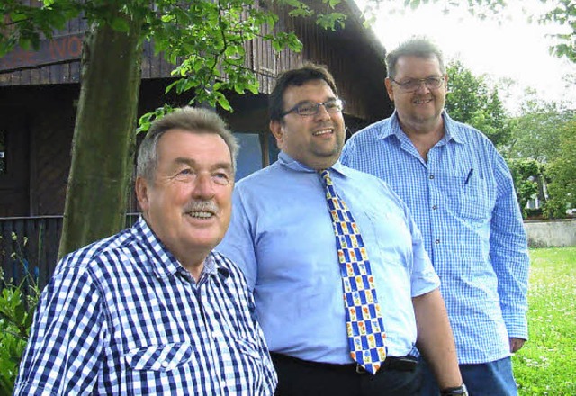 Aufs Jubilum freuen sich Pfarrer  Kle...er Radlbeck (rechts) und Egon Lacher.   | Foto: Jo Hgg