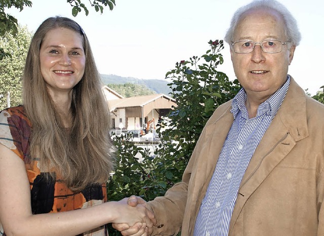 Nach der Wahl: Wilhelm Moser begrte Simona Enderes im Stadtseniorenrat.   | Foto: HRVoje Miloslavic