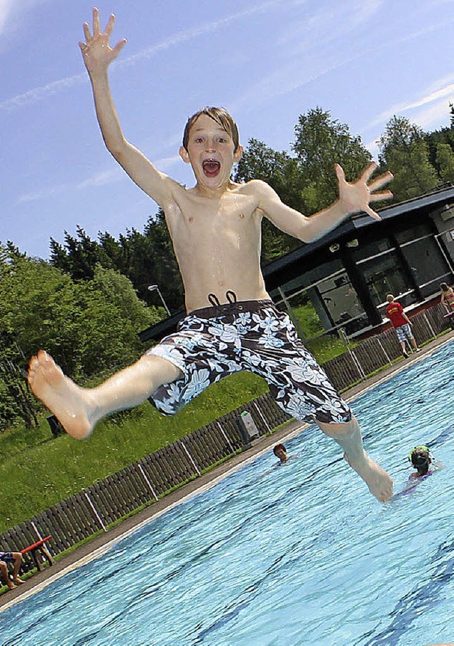 Endlich Badewetter: Die Freude war nic...esucher an einem Tag ins Waldfreibad.   | Foto: Cornelia Liebwein