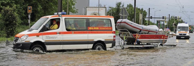 In den Fluten von Magdeburg: Mit der D...r aus St. Peter im Hochwassereinsatz.   | Foto: DLRG