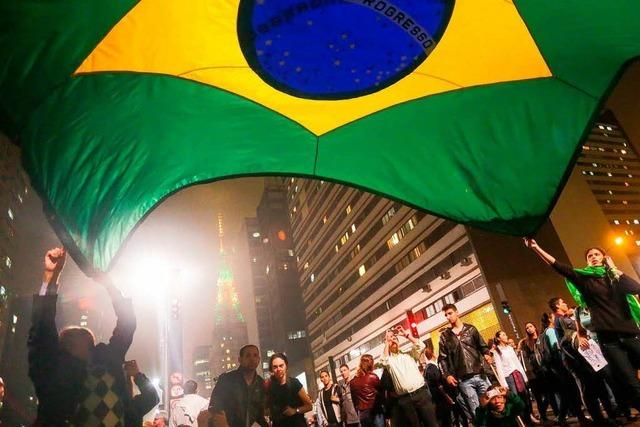 Rio: Hunderttausende auf der Straße – Polizei setzt Tränengas ein