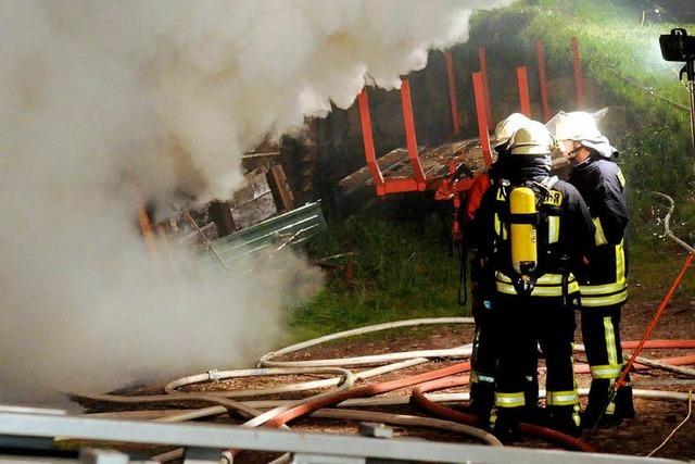 Fotos: Hoher Schaden bei Gebudebrand in Seelbach