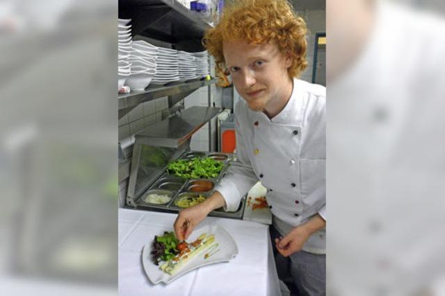 Ausbildungsberuf Koch: Valentin Gler kreiert Salate, Steaks und auch Ses