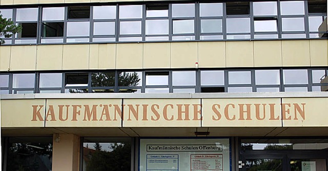 136 Schler haben am WG der Kaufmnnischen Schule bestanden.  | Foto: hr