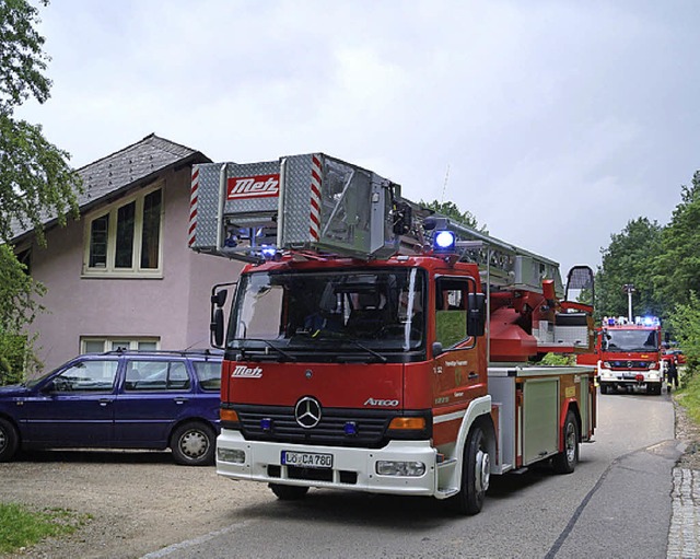 Groeinsatz der Feuerwehr in der Werksiedlung   | Foto: HARTENSTEIN