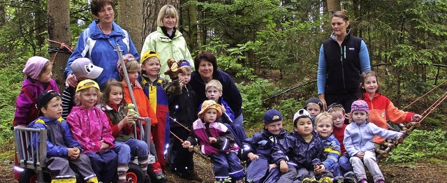 Ob gemtlich in der Hngematte oder mo... Erzieherinnen im Wald sichtlich wohl.  | Foto: Cornelia Selz