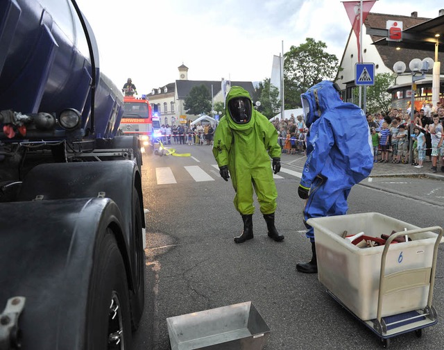 Feuerwehrbung: Was tun bei einem Gefahrgutunfall?   | Foto: Feuerwehr