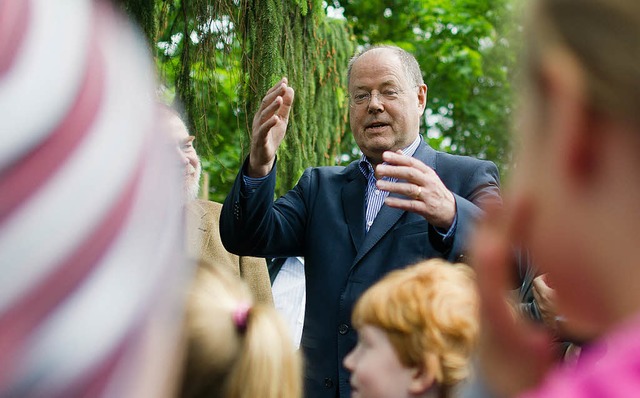 Rastlos unterwegs: der Kanzlerkandidat im Wahlkampfgestus  | Foto: Deutsche Presse-Agentur