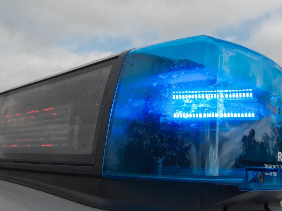 Eine Polizistin wurde verletzt.  | Foto: dpa
