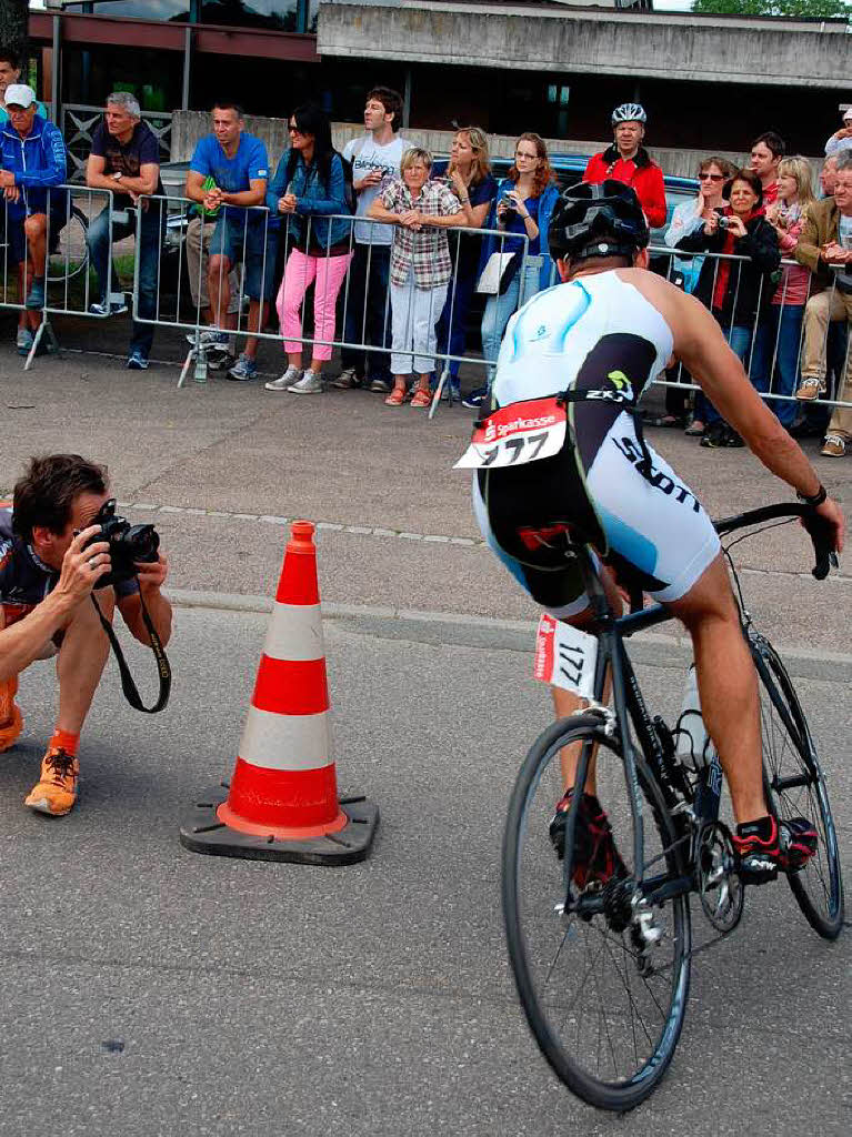 Mike Mller, Sieger des Jahres 2011, war diesmal nur als Fotograf unterwegs, hier mittendrin beim Wendepunkt der Radstrecke.