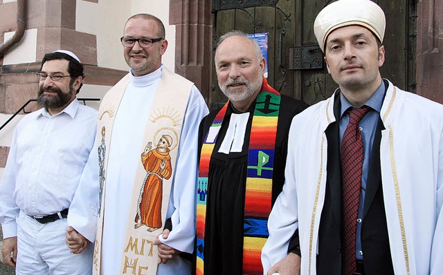 Hand in Hand: (von links) Rabbiner Mos...rer Georg Metzger und Imam Ahmet Akkus  | Foto: Friederike Marx-Kohlstdt