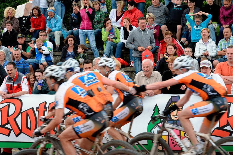 Ein Rennen der Rekorde: 5062 Radsportler sind beim Ultra Bike Marathon an den Start gegangen, angefeuert von vielen Zuschauern. (Foto: Patrick Seeger) Ein Rennen der Rekorde: 5062 Radsportler sind beim Ultra Bike Marathon an den Start gegangen, angefeuert von vielen Zuschauern. (Foto: Patrick Seeger)