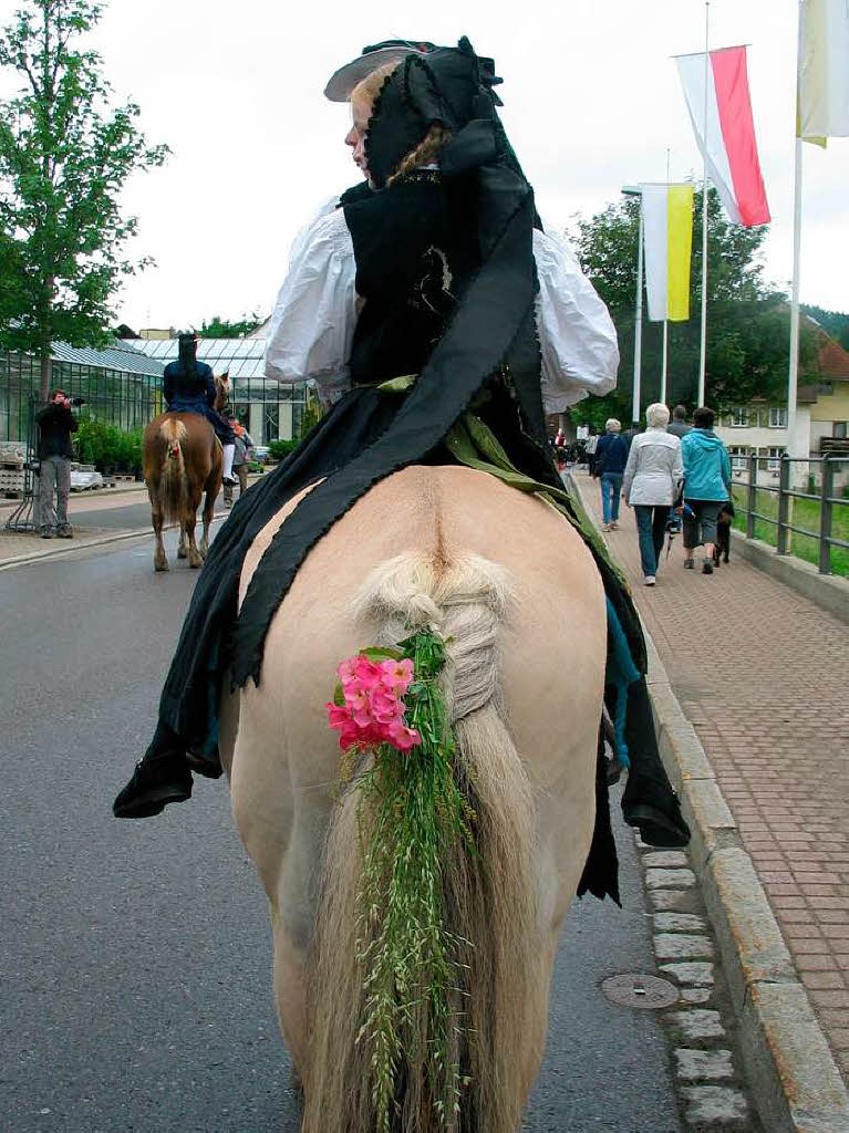Lenzkirch feiert das Eulogiusfest. Bilder und Eindrcke rund um die Reiterprozession und den Markt im Haslachstdtchen.<?ZP?>
(Fotos: Eva Weise / Manfred G. Haderer)