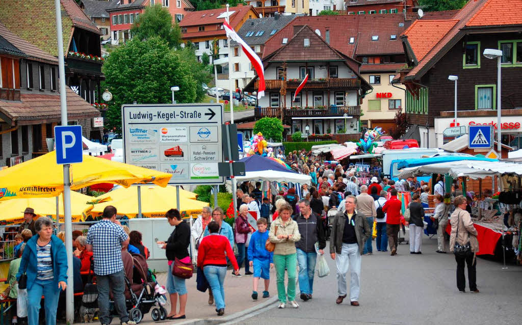 Lenzkirch feiert das Eulogiusfest. Bilder und Eindrcke rund um die Reiterprozession und den Markt im Haslachstdtchen.<?ZP?>
(Fotos: Eva Weise / Manfred G. Haderer)