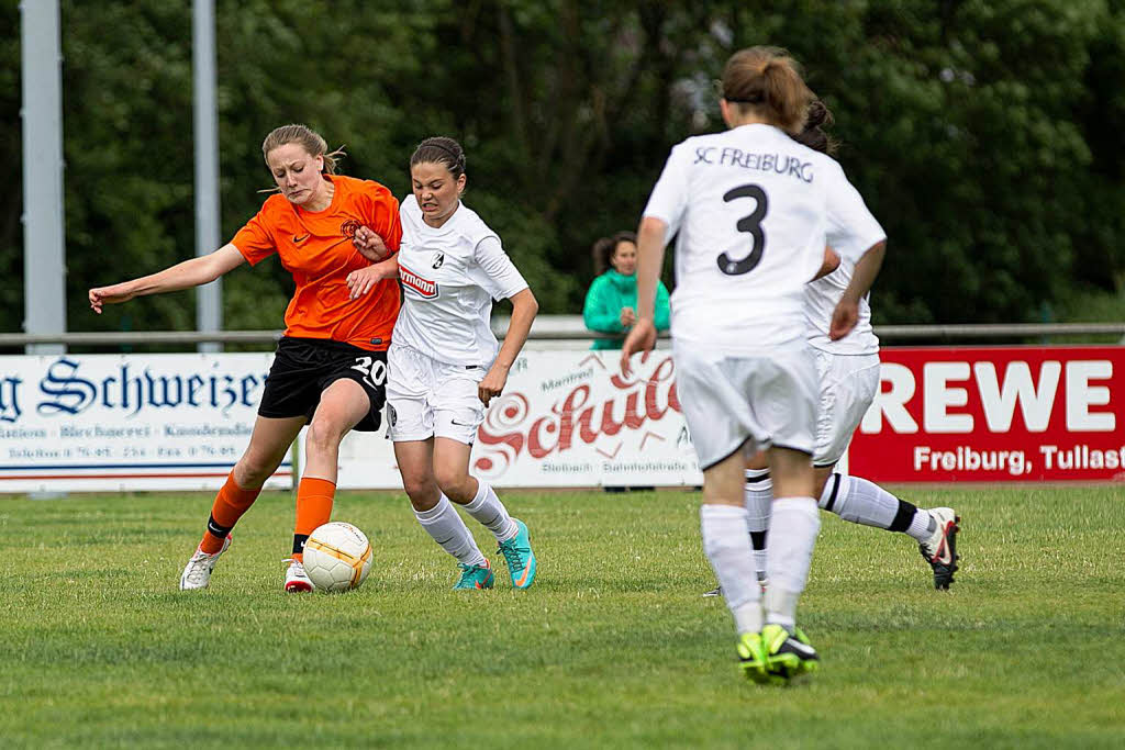 Der SC Freiburg hat das Bezirkspokalfinale der C-Juniorinnen mit einem 3:0 gegen SF Eintracht Freiburg gewonnen.