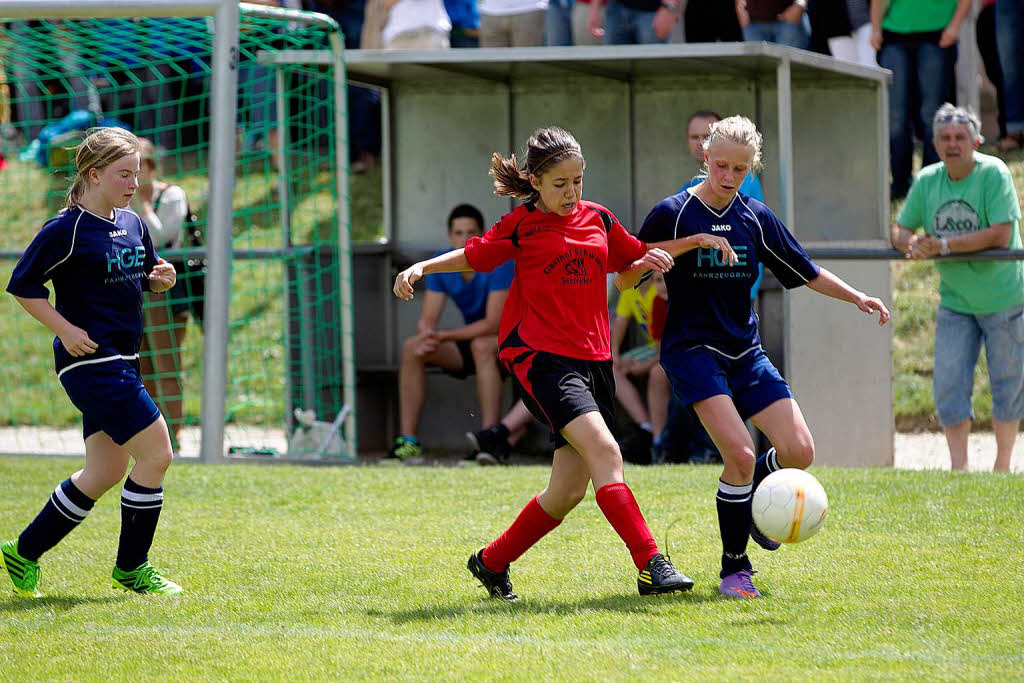 Die Mdchen der  SpVgg Buggingen/Seefelden 09 haben den Bezirkspokal der D-Juniorinnen mit 2:0 gegen den FC Prechtal gewonnen.