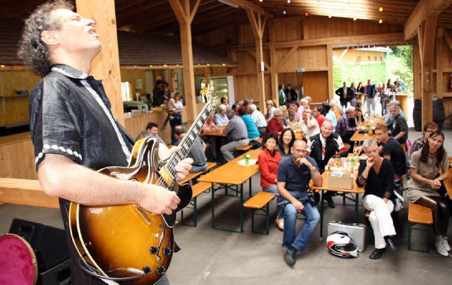 Jazzfrhschoppen mit der Band Blossbluez: Gitarrist Martin Aichele beim Solo   | Foto: Andreas Peikert