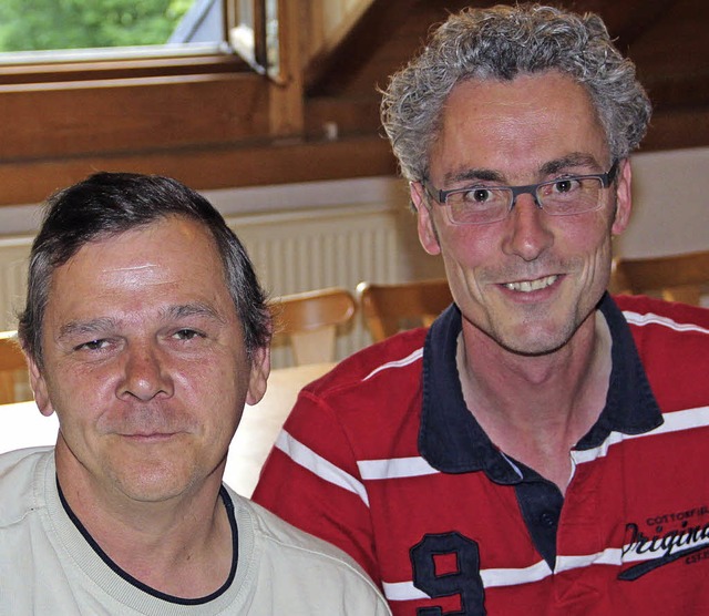 Stefan Ernst  (rechts) und Manfred Wit...ten den Frderverein des SV Malsburg.   | Foto: Kanmacher