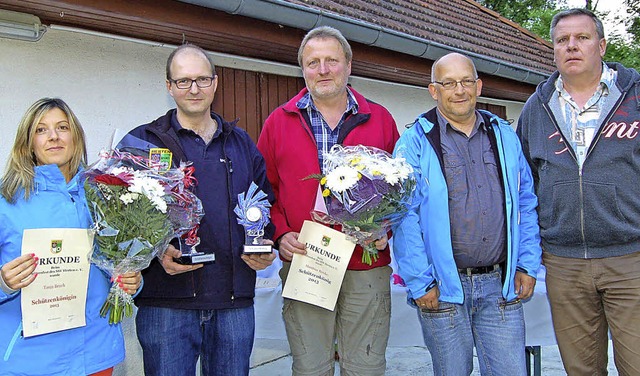 Schtzenknigin Tanja Bruch (von links...iske, Volker Mller und Jrgen Reiske.  | Foto: Heinz Vollmar