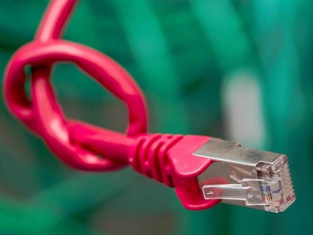 Im Visier der Konkurrenz: Kabel des Platzhirsches Deutsche Telekom   | Foto: dpa