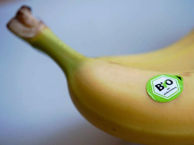 Kleiner Aufkleber &#8211; groe Aufmerksamkeit: Bio-Lebensmittel sind beliebt.  | Foto: dpa