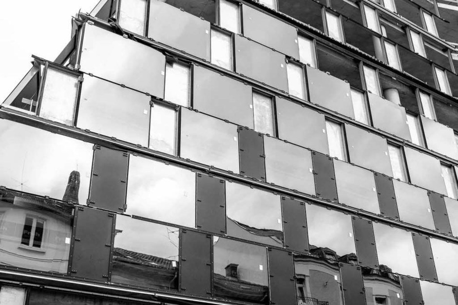 Beton, Glas, Stahl - die Uni-Bibliothek in Freiburg (Foto: Carlotta Huber) Beton, Glas, Stahl - die Uni-Bibliothek in Freiburg (Foto: Carlotta Huber)