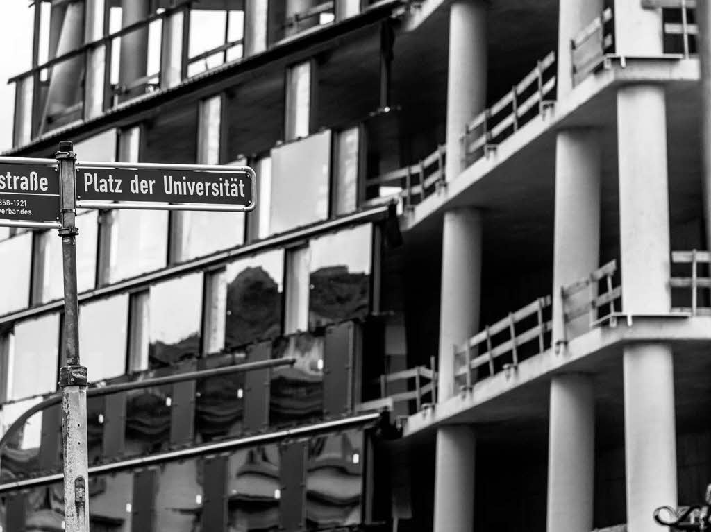 Beton, Glas, Stahl - die Uni-Bibliothek in Freiburg