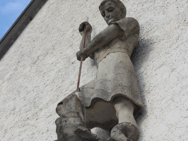 St. Georgs Lanze zerbrselt allmhlich...ht der Unadinger Pfarrkirche ins Haus.  | Foto: Christa Maier