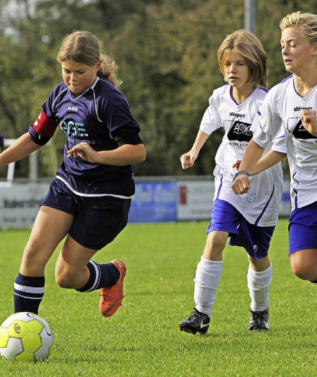 Lea Herr am Ball, mit 60 Treffern erfo...rjgerin der D-Mdchen des FC Prechtal  | Foto: Daniel Fleig