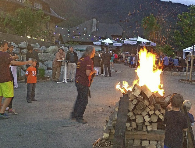 Zum ersten Sonnwendfeierfest im Dorfga...elegte Biergarten rechtzeitig fertig.   | Foto: Privat