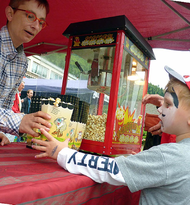 Frisch zubereitetes  Popcorn gab es f... Flamme frs Kleine Wiesental&#8220;.   | Foto: dirk sattelberger