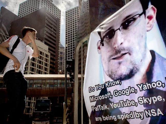 Snowdens Foto ist mittlerweile allgegenwrtig.  | Foto: AFP