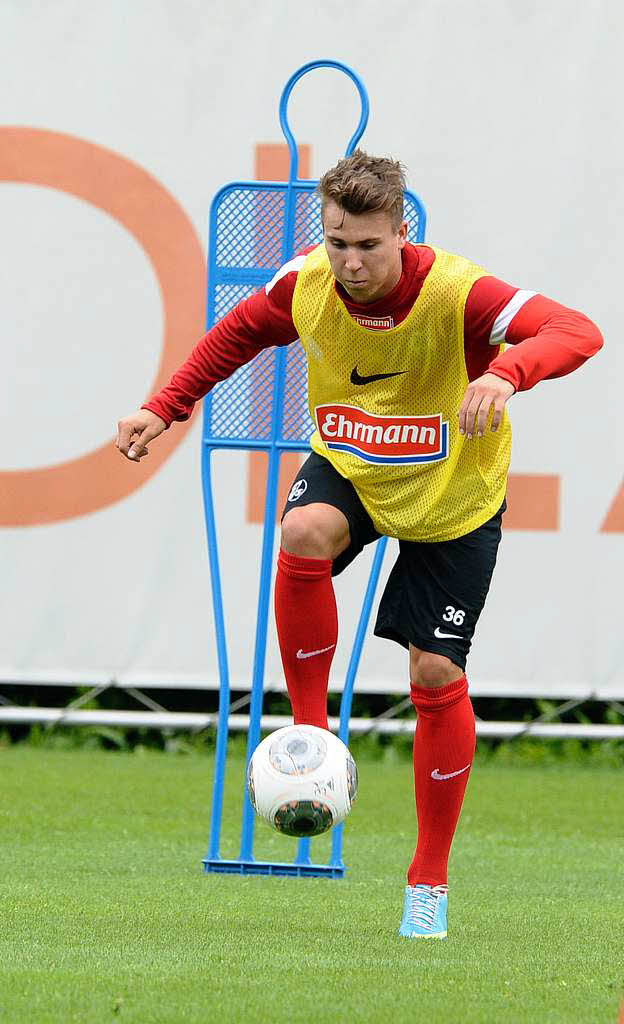 Neuzugang Felix Klaus kam von Greuther Frth zum SC Freiburg und bewies beim Auftakttraining Ballgefhl.