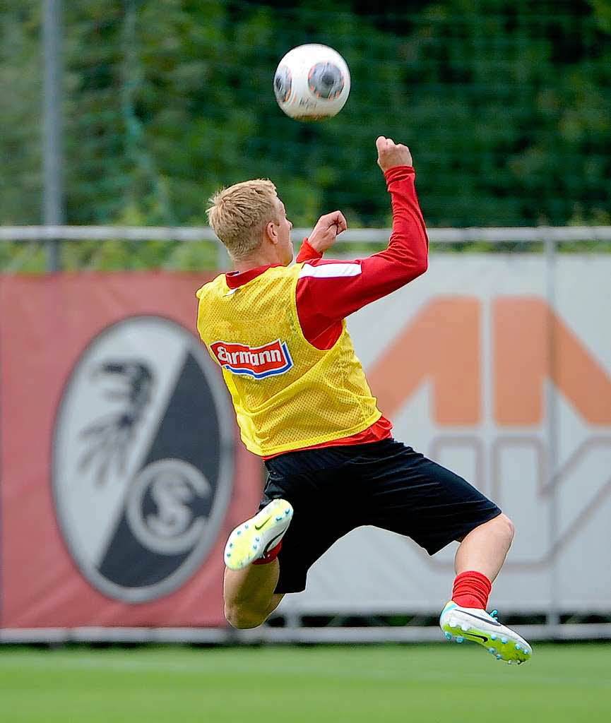Der SC Freiburg startet ins Training fr die Saison 2013/14. Zahlreiche Fans schauten begeistert zu.