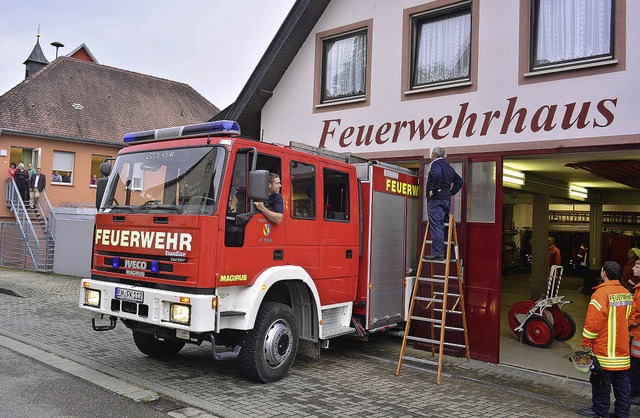 Die Feuerwehr Malterdingen testete aus...chen,  was fr  Extras notwendig sind.  | Foto: Dieter Erggelet