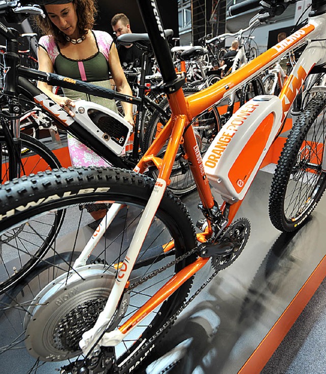 E-Bikes stellen neue Anforderungen an die Radwegplanung.   | Foto: dpa