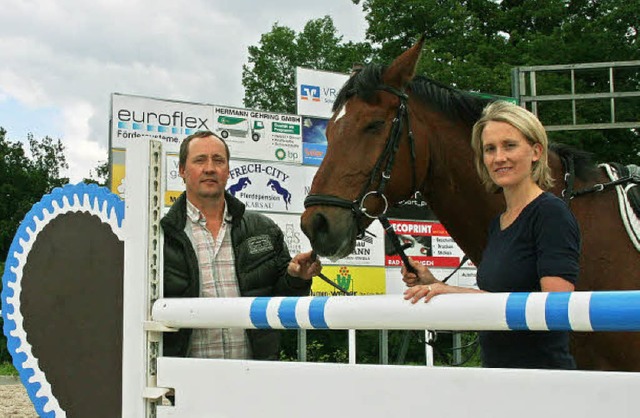 Turnierleiter Volker Trefzger und sein...i auf dem Gestt Sengelen teilnehmen.   | Foto: Marlies Jung-Knoblich