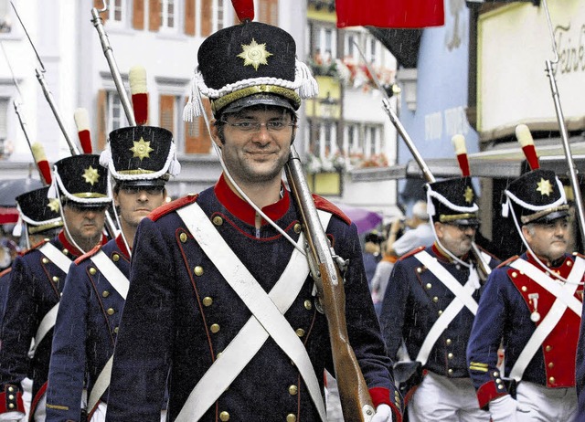 Stets mit dabei beim Schwyzertag: Die ...engen in ihren historischen Uniformen.  | Foto: SK