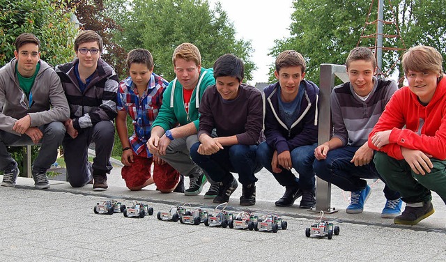 Auf die Pltze, fertig, los: Stolz zei...en und Hectronic selbst gebaut haben.   | Foto: Claudia Renk