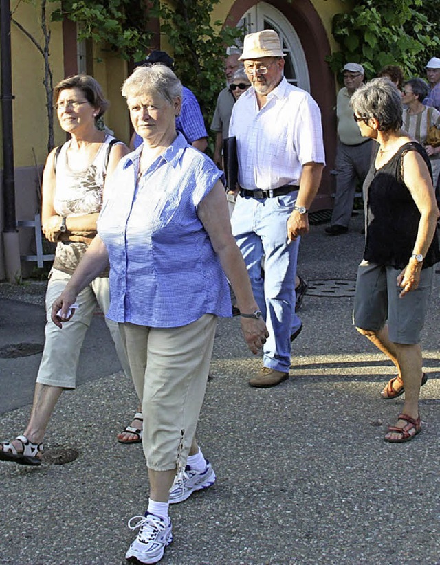 Abends durch Feuerbach  &#8211; dieses...ndwanderer des Schwarzwaldvereins an.   | Foto: Bronner