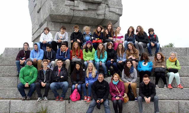 Die Austauschschler aus Offenburg und Olsztyn an der Westerplatte   | Foto: Schule